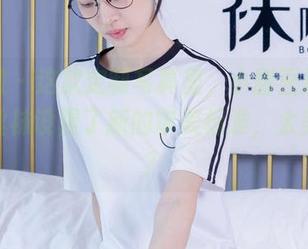 袜啵啵 – 这款定制写真里，小甜豆那双白色蕾丝袜设置了新的审美标准，太美了吧？