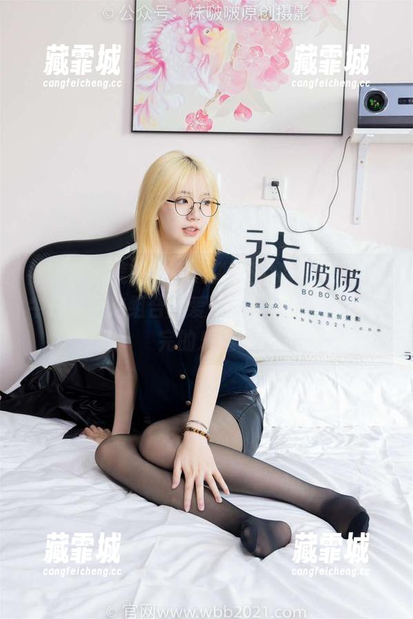 袜啵啵-甜甜圈 袜啵啵 - 美图分享,甜甜圈和她的可拆卸牛仔裤,这组合我爱了,照片里全是说不完的乐趣。