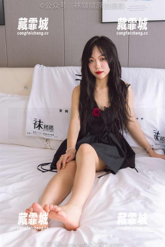 袜啵啵-甜甜圈 袜啵啵 - 甜甜圈真会玩,这组厚紫丝作品竟然这么撩!