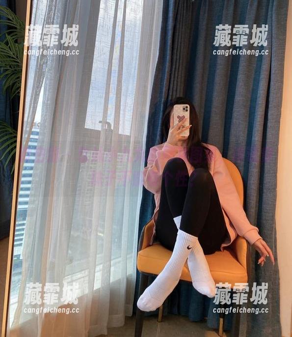 软妹小九九 微密圈 - 软妹小九九的网袜图集,谁说穿袜子不能有个性?