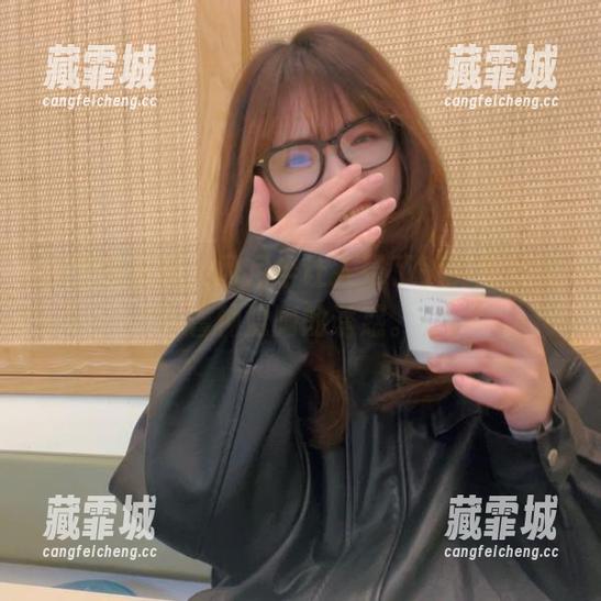 闪月半 职业装上线,闪月半让人晕了头的原图透着种隐晦的诱惑。