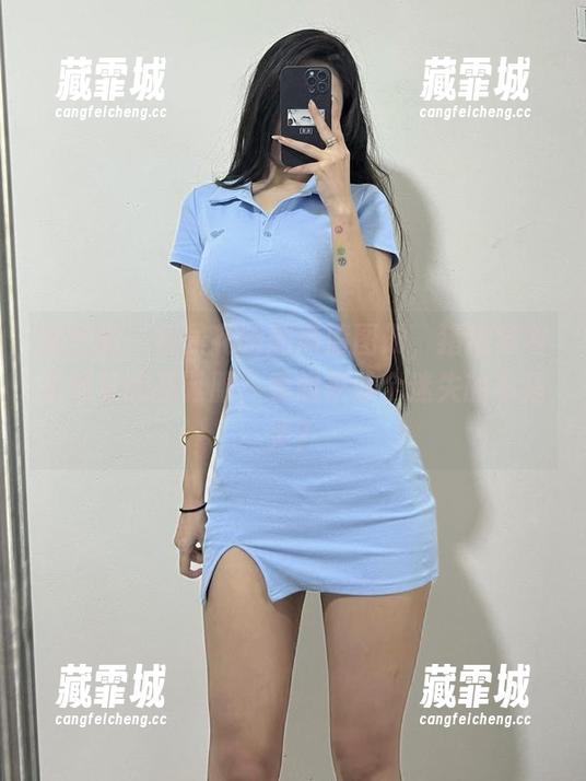 陈佩奇 微密圈 - 背景花哨的高清图册,猪猪穿着陈佩奇的圣诞服,看起来像个迷失的小精灵?