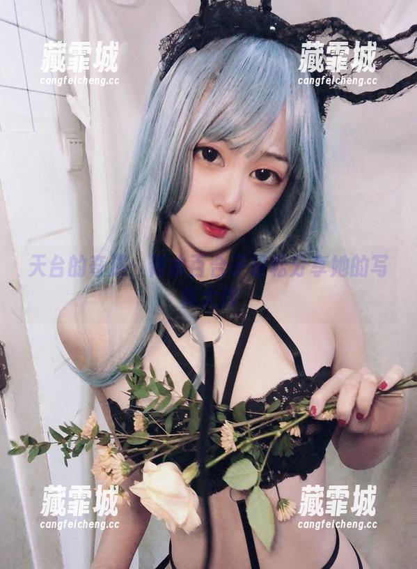 青水百合子 天台的奇遇:青水百合子轻松分享她的写真大作