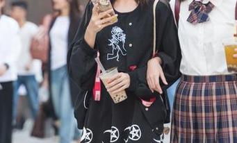 魔镜街拍 – 被包臀裙俘获的悠闲午后，婷婷的私拍合集你不想错过吧？