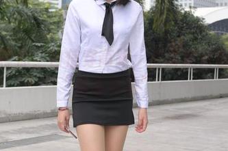 在线等你，自信穿高跟，皮裤就只差一个“魔镜街拍”！